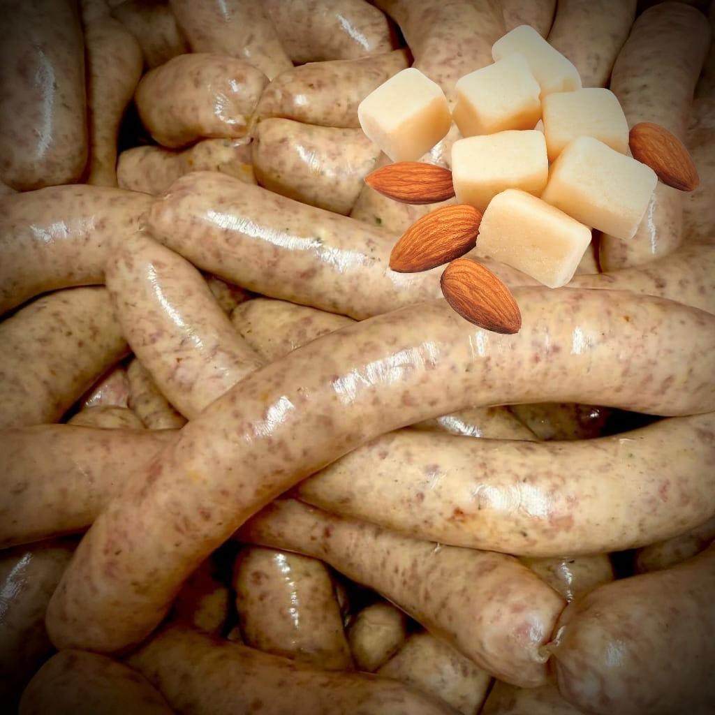 "Marzipan Mandel Griller - saftige süße Bratwurst mit cremigem Marzipan und knackigen Mandeln von Metzgerei Holzapfel, perfekt für herbstliche Grillabende und besondere Anlässe"
