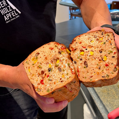 El Cojones Mexiko Fleischkäse, aufgeschnitten mit Mais, Paprika und schwarzen Bohnen